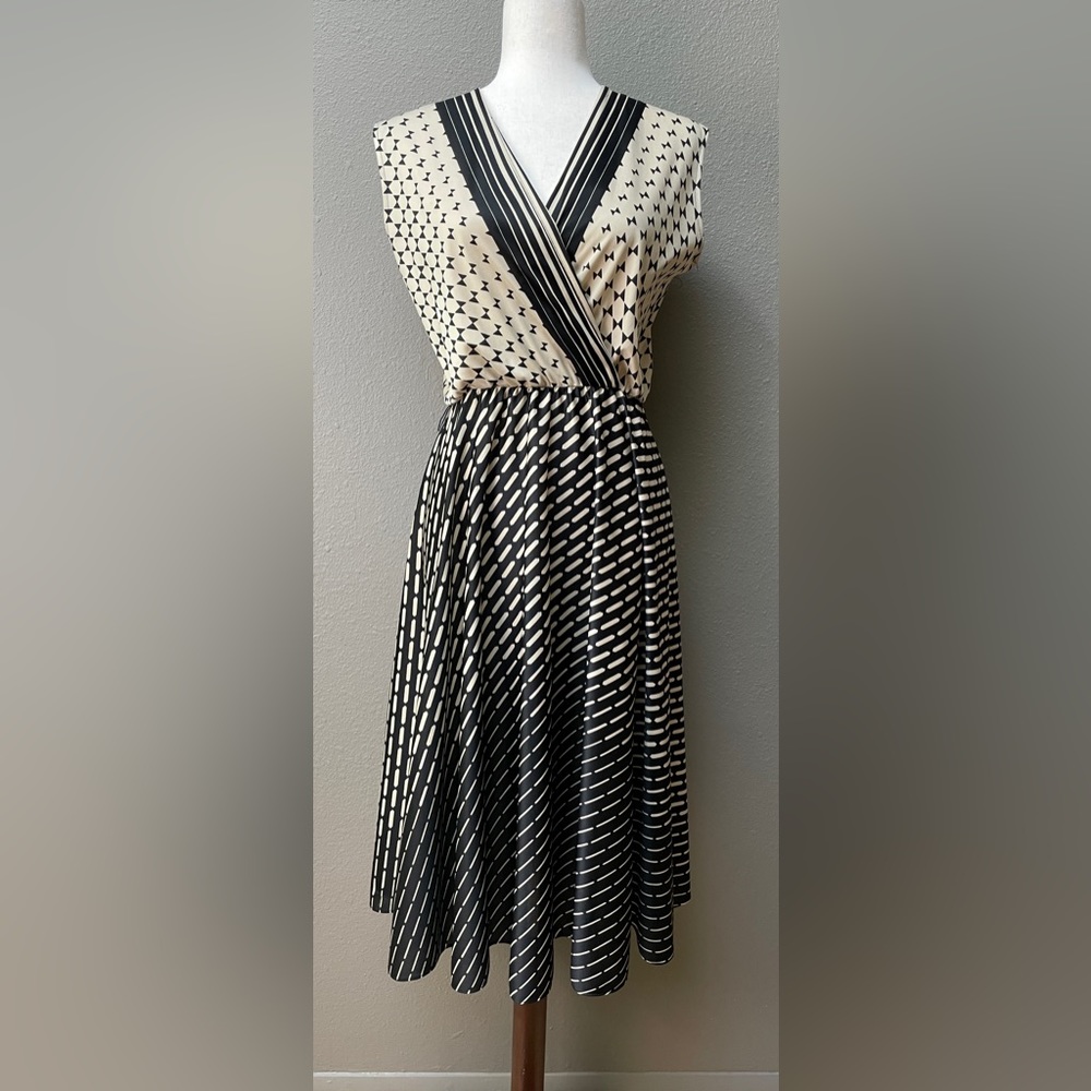 Vintage geometric V neck dress